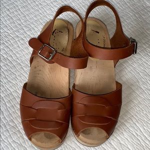 Swedish clogs in cognac leather and wood. 37